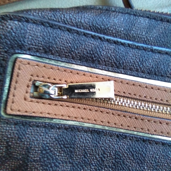 Michael kors crossbody purse - Picture 10 of 13